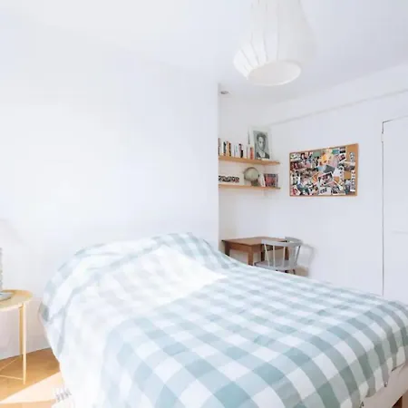 Ideally Located 2bd For 3 With Balcony&view Apartamento