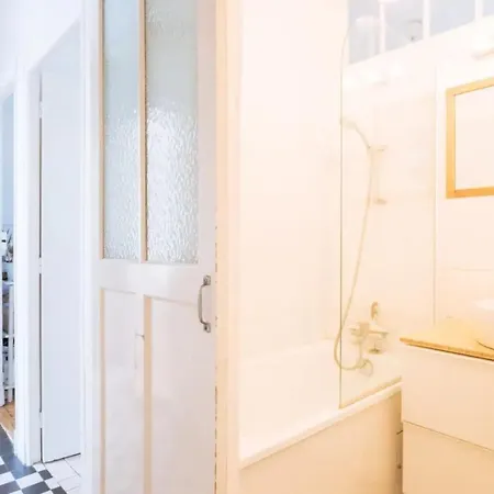 Ideally Located 2bd For 3 With Balcony&view