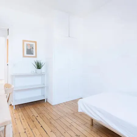Ideally Located 2bd For 3 With Balcony&view Apartamento *