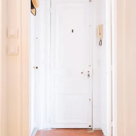 Ideally Located 2bd For 3 With Balcony&view *