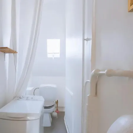 Ideally Located 2bd For 3 With Balcony&view
