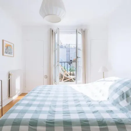Ideally Located 2bd For 3 With Balcony&view