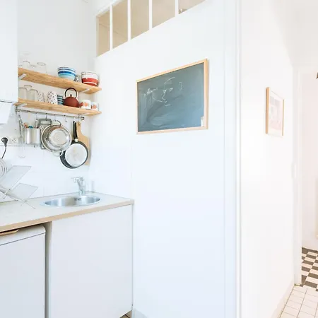 Ideally Located 2bd For 3 With Balcony&view Apartamento París