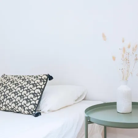 Ideally Located 2bd For 3 With Balcony&view París